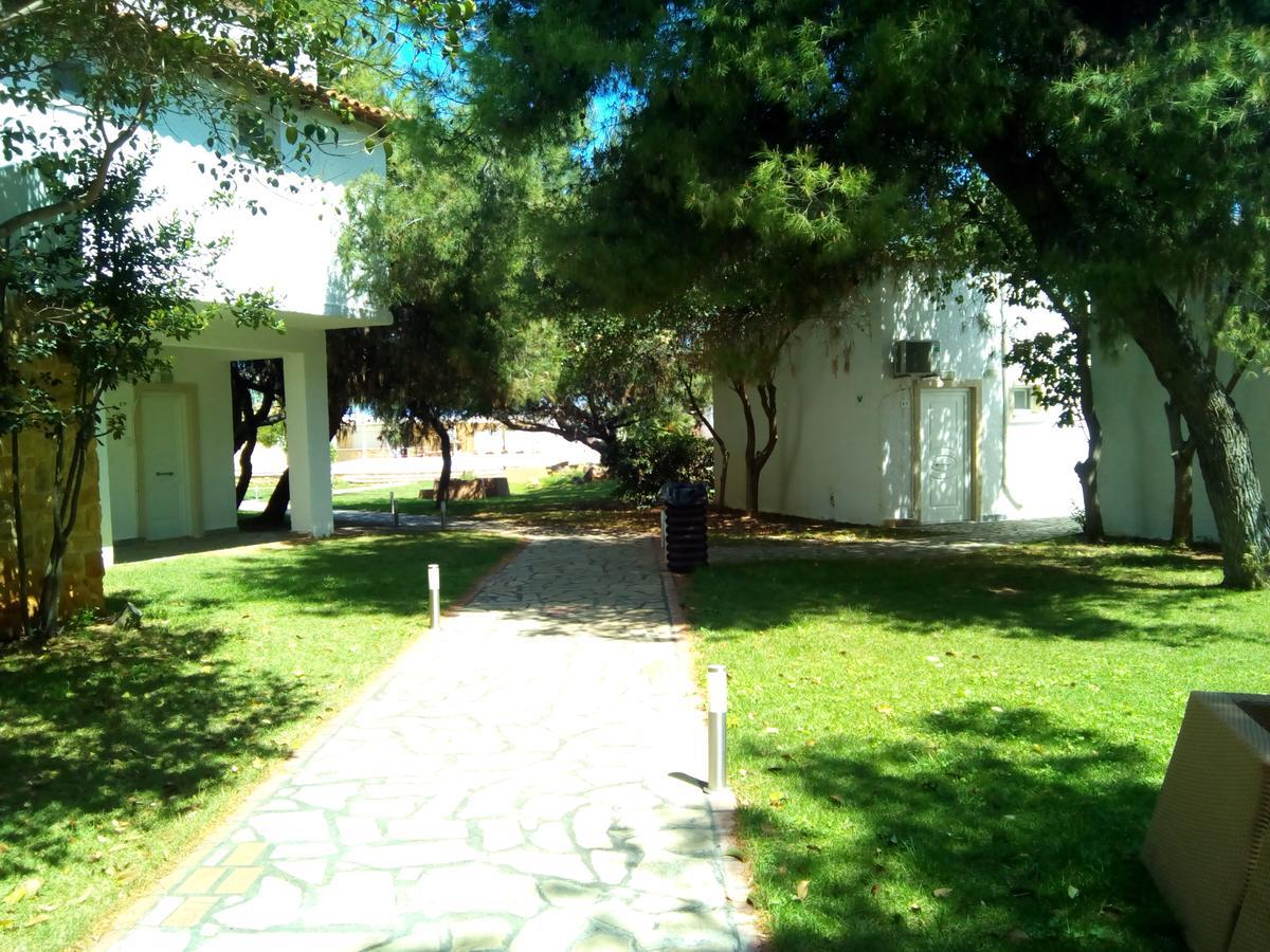 ホテルMarzi Beach And Bungalows Kokkónion エクステリア 写真